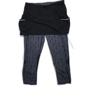 ATHLETA Dream Acceleration 2 in 1 skirted capri leggings. Size XS
